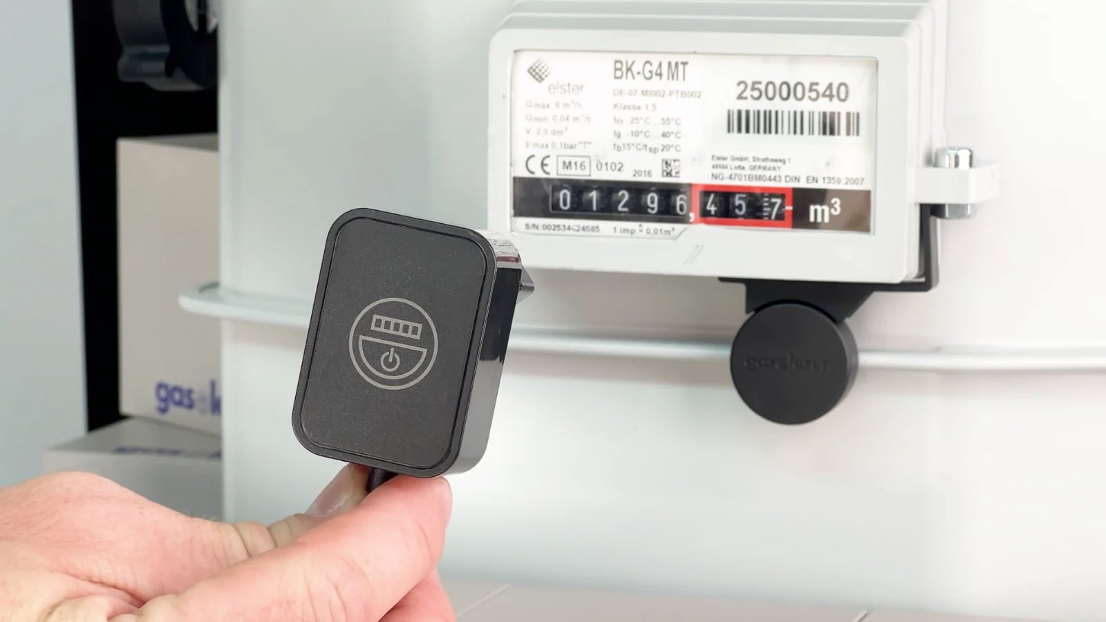 Netzteil an Steckdose anschließen