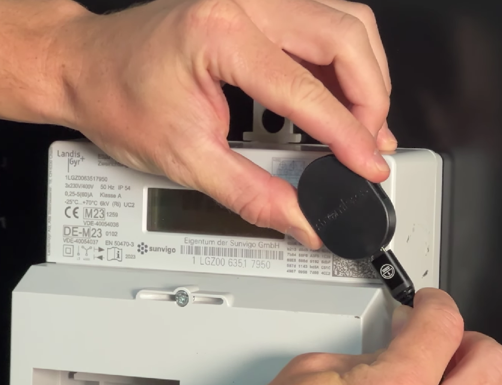 Attach reader to disc