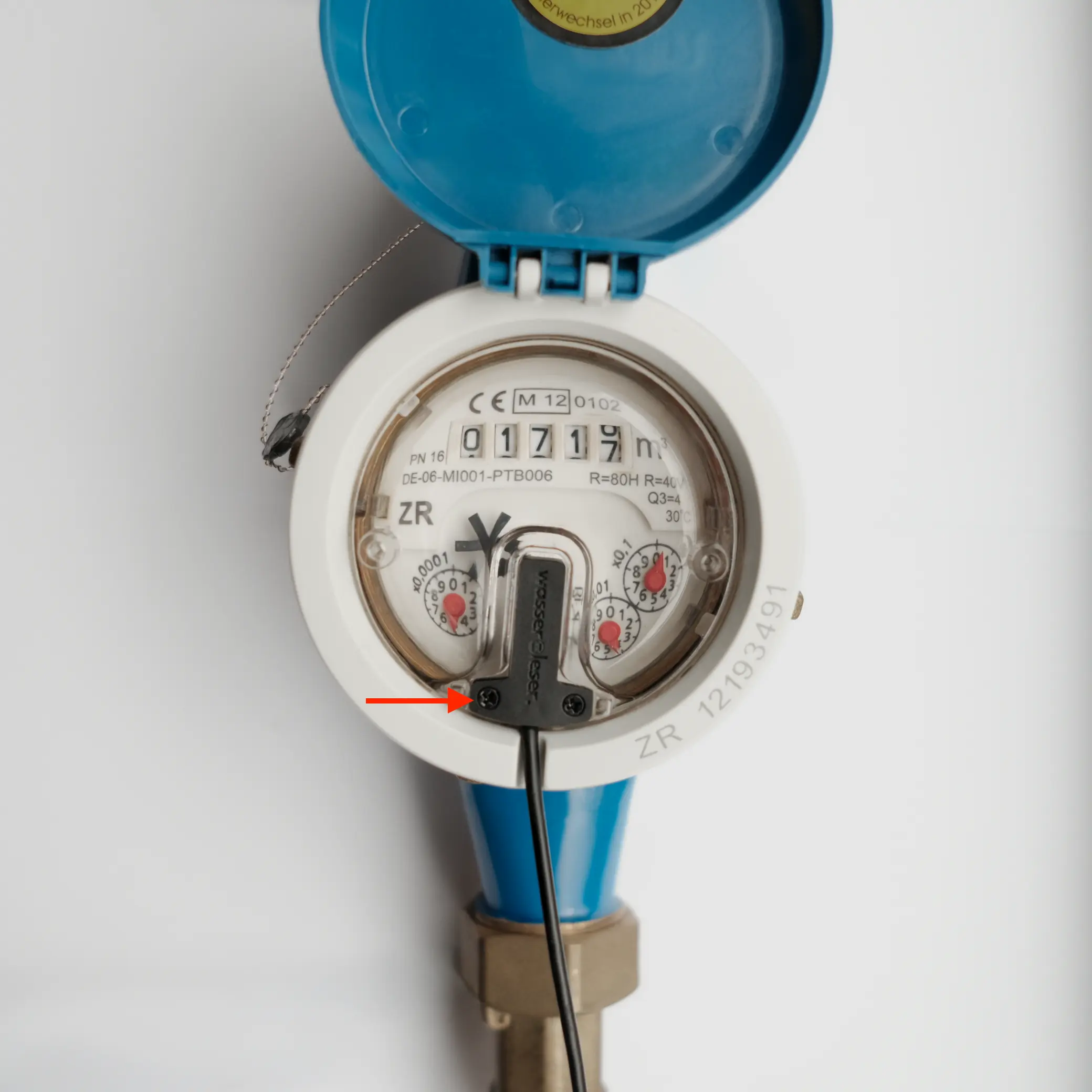 Tighten reed contact with screws